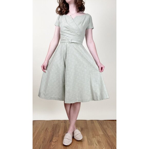 Vintage Mid Century Fit & Flare Midi Dress Embroidered Short Sleeve Belt 50s 60s - Picture 5 of 5
